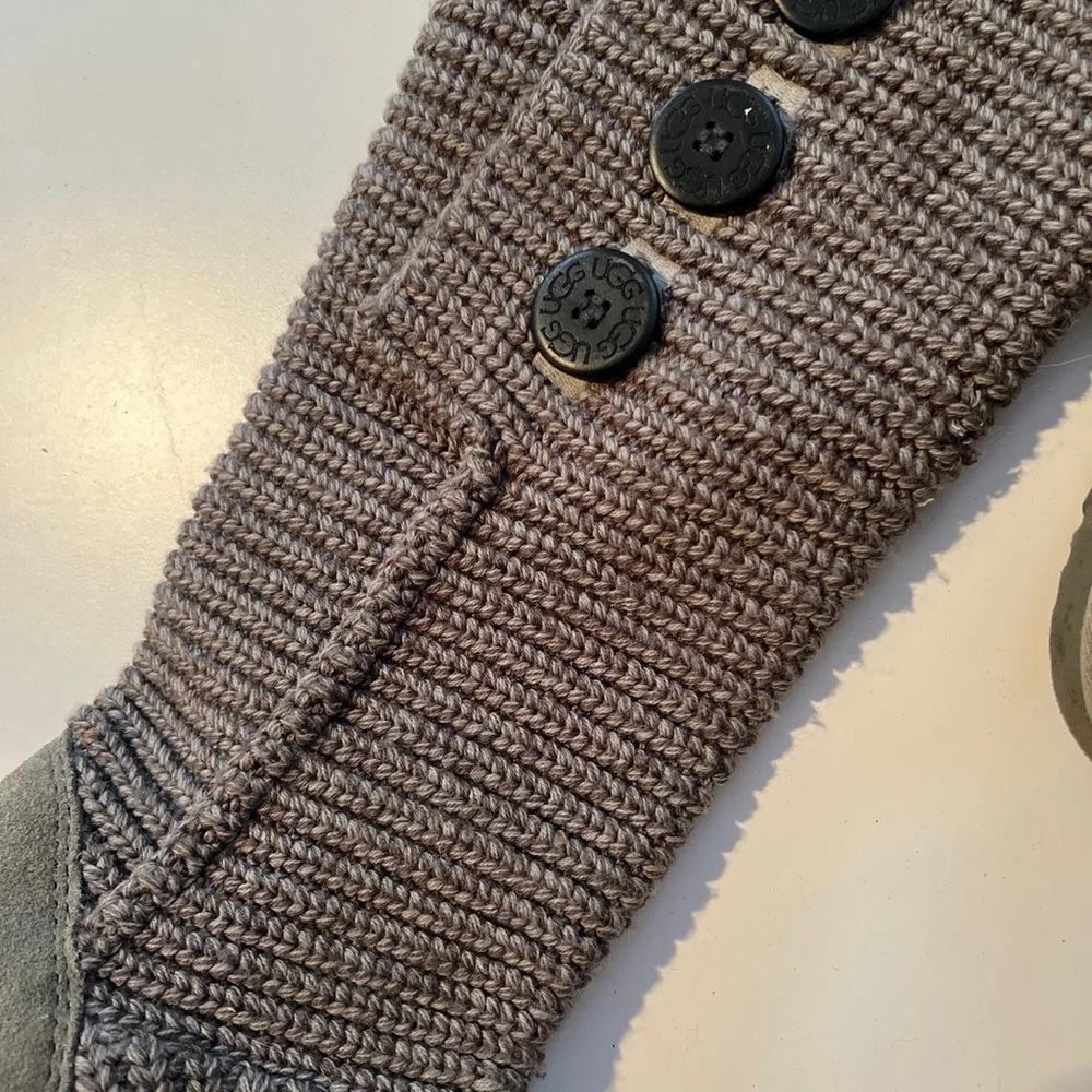 Ugg Womens 10 Classic Cardy Gray Ribbed Knit Boots Button Sheepskin Lining - Picture 6 of 6